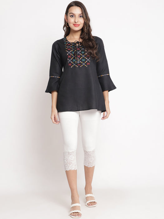 Women Off white 100% cotton Lycra Net Capri